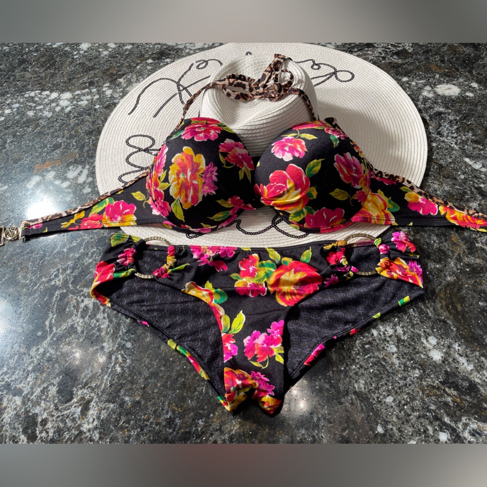 Victoria’s secret’s bikini push-up vintage 34DD/M bottoms